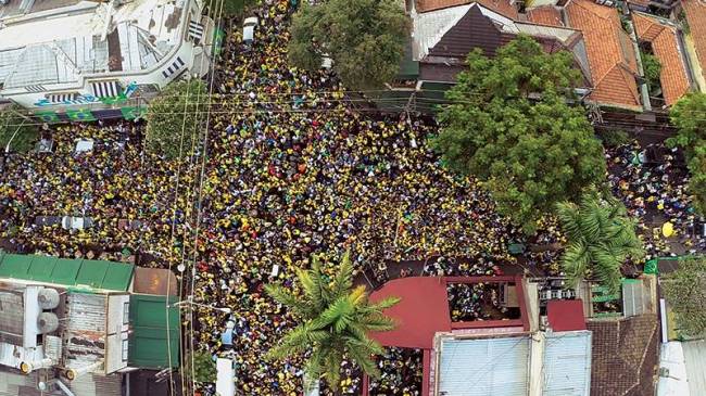 turistas na vila madalena nos jogos da copa