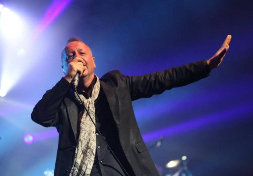 O vocalista da banda escocesa Simple Minds, Jim Kerr