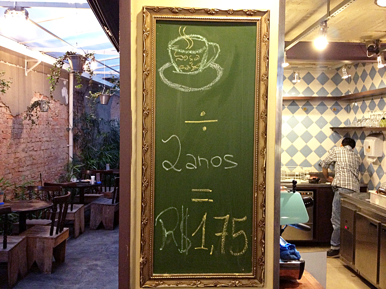 Expresso orgânico por R$ 1,75 no Sofá Café