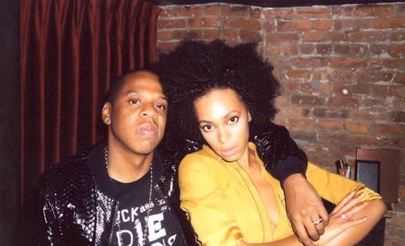 Irmã de Beyoncé, Solange ataca Jay-Z durante briga em elevador; assista ao vídeo