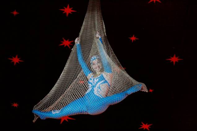 Acrobacias aéreas chamam atenção no Circo Spacial Acrobacias aéreas chamam atenção no Circo Spacial