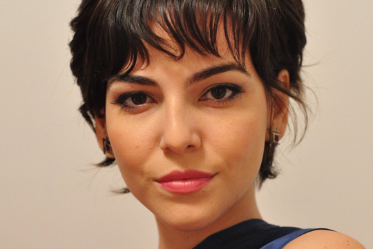 Tainá Muller assina com a Globo