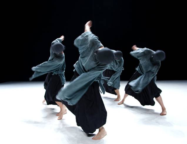 Espetáculo 4 e 5, por TAO Dance Theater Espetáculo 4 e 5, por TAO Dance Theater