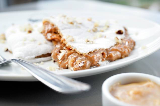 Tapioca de doce de leite com castanha-do-pará e castanha-de-caju Tapioca de doce de leite com castanha-do-pará e castanha-de-caju