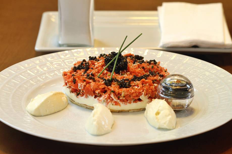 Tartare de salmão a preço de ouro: R$ 240,00 Tartare de salmão a preço de ouro: R$ 240,00