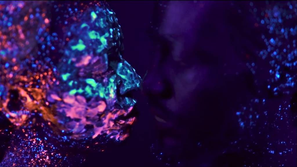 Tiago Iorc faz versão acústica para música de Anitta. Confira