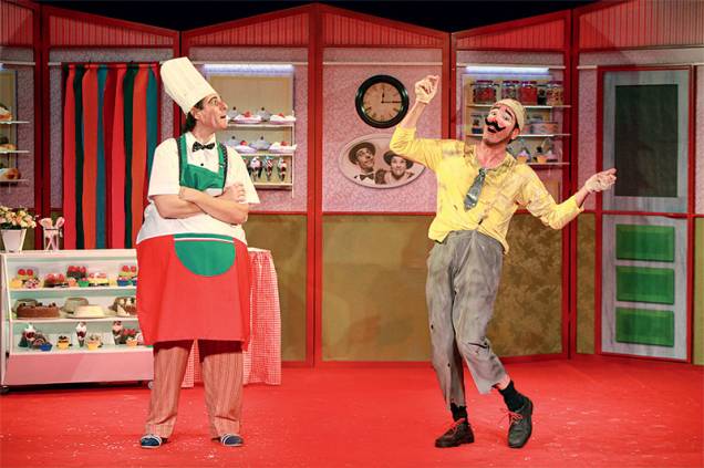 Armando Júnior e Alexandre Bamba em Totalmente Pastelão: humor simples Armando Júnior e Alexandre Bamba em Totalmente Pastelão: humor simples