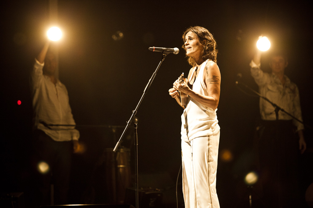 Zélia Duncan brilha ao levar para o palco canções de Itamar Assumpção