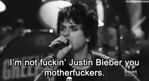 O chilique de Billie Joe Armstrong e o que achamos de ‘Uno!’, do Green Day