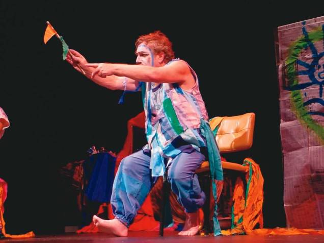 O dramaturgo e diretor Ilo Krugli: em cena na peça Um Rio que Vem de Longe O dramaturgo e diretor Ilo Krugli: em cena na peça Um Rio que Vem de Longe