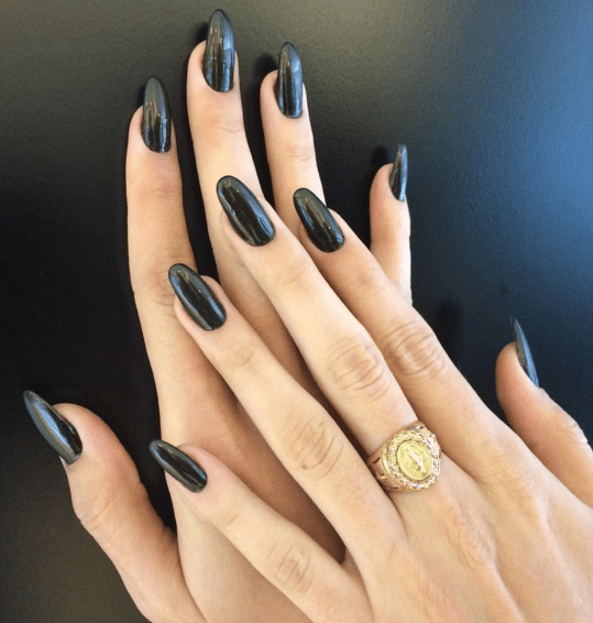 As unhas que vão bombar nesse Carnaval: stiletto