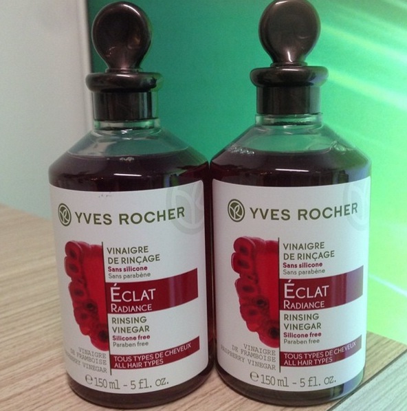 Enxaguar o cabelo com vinagre dá brilho aos fios