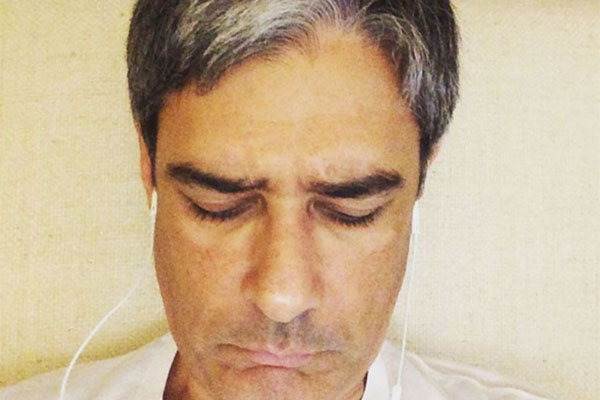 William Bonner surpreende com posts e selfies sobre os “bastidores” de cirurgia