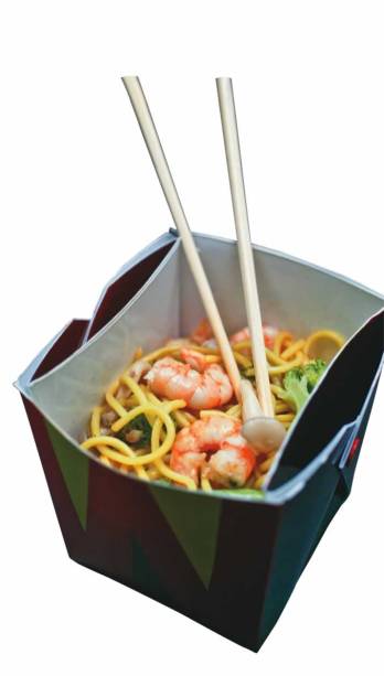 Macarrão com brócolis, camarão e shimeji: ingredientes frescos Macarrão com brócolis, camarão e shimeji: ingredientes frescos