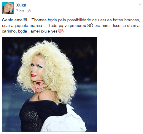 Xuxa desfila look anos 80 com cabelão, corpete transparente e, é claro, botas brancas