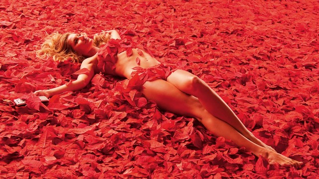 Gisele Bündchen estrela campanha em que refaz cenas de filmes famosos