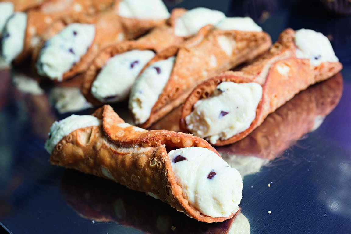 carlos bakery cannoli