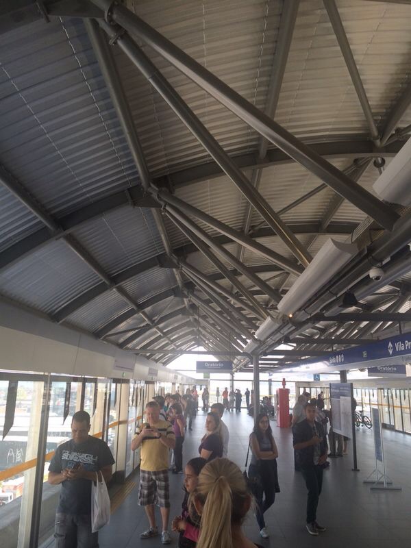 Após rompimento de pneu, monotrilho fica paralisado em São Paulo