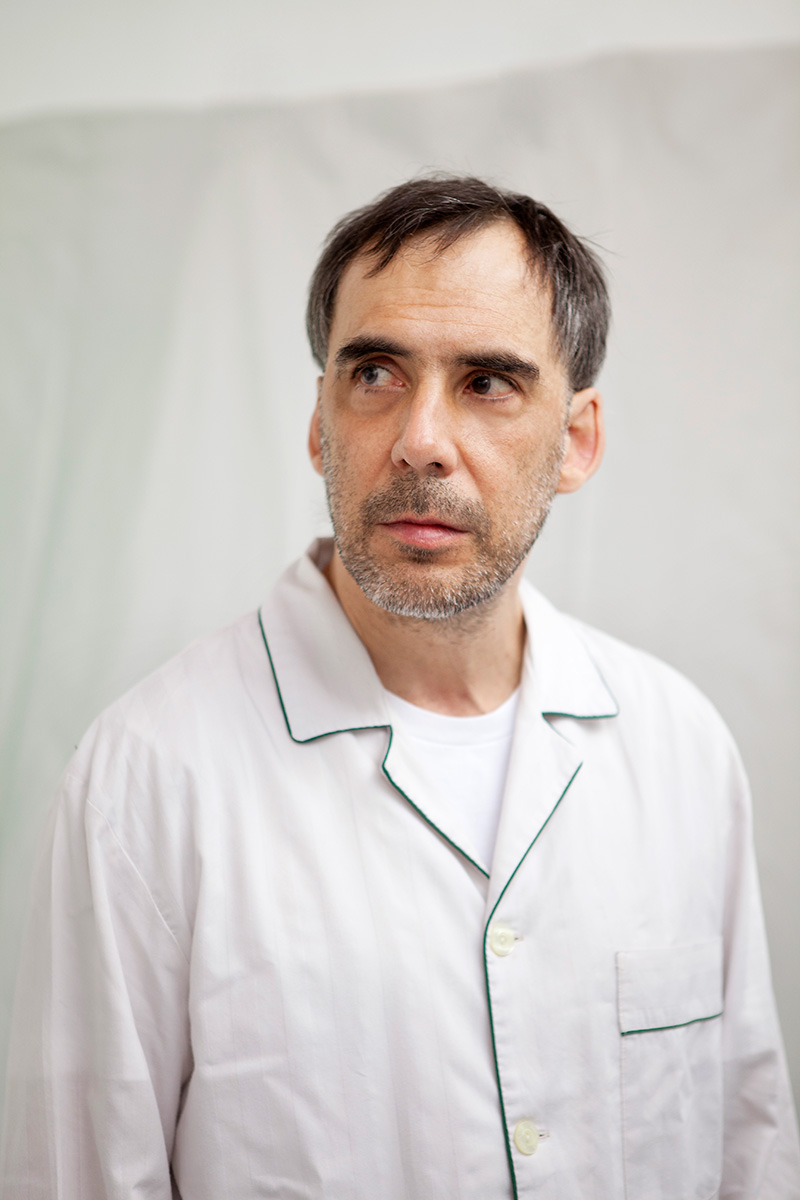 Arnaldo Antunes e Tiê fazem shows gratuitos no sábado (8)