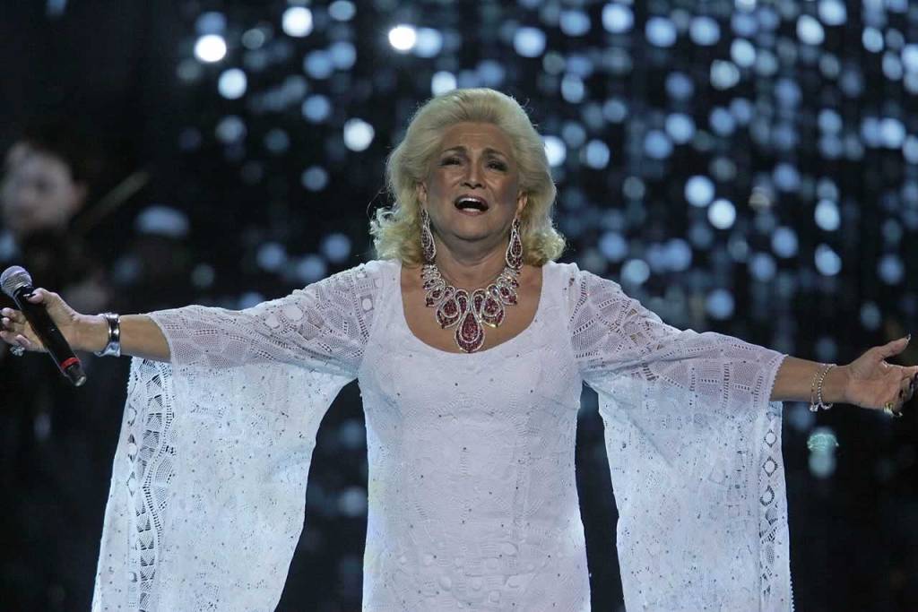 Peças do acervo de Hebe Camargo serão vendidas a partir de R$49 por brechó em SP