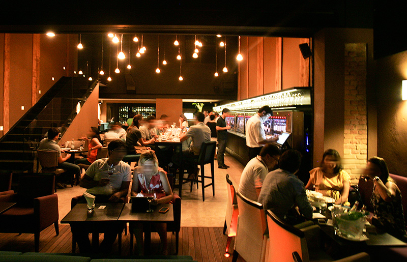 O amor está no ar: os melhores bares para um encontro romântico