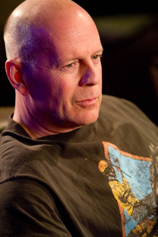 Bruce Willis é diagnosticado com afasia, um distúrbio de linguagem, e se afasta das câmeras