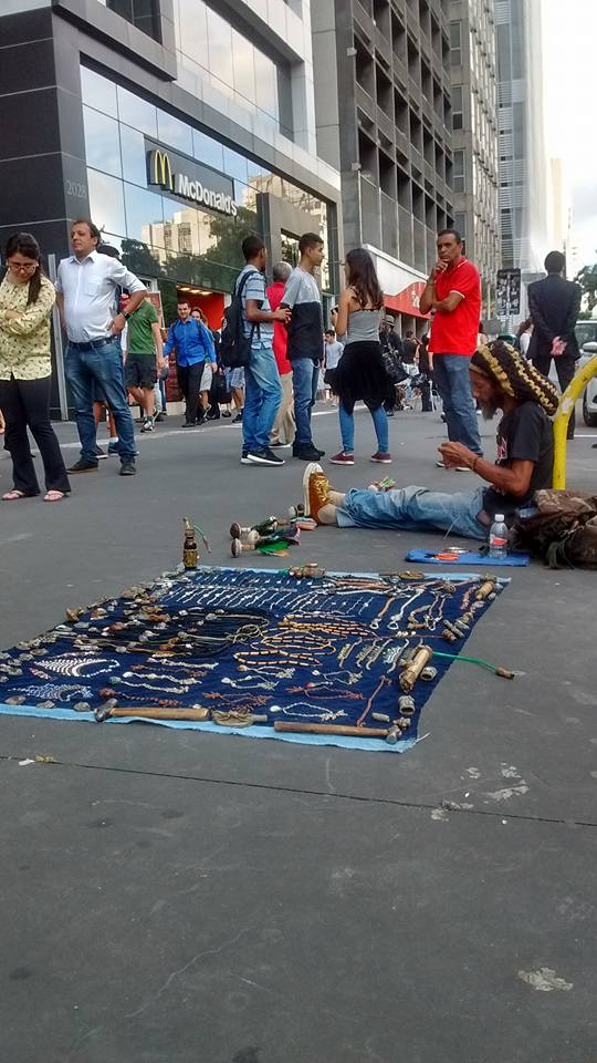 Artesãos organizam protesto na Avenida Paulista contra prefeitura