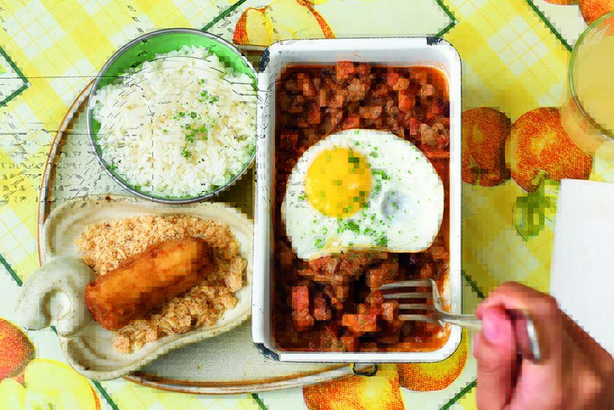 Lá da Venda - picadinho com farofa na manteiga e banana à milanesa Lá da Venda - picadinho com farofa na manteiga e banana à milanesa