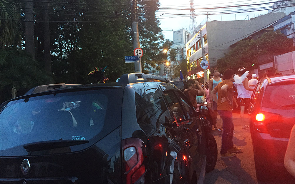 confusao-bloco-agrada-gregos