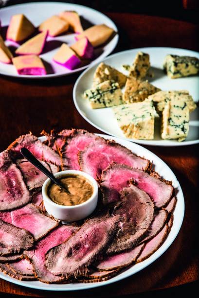 Tiro Liro: v&aacute; de rosbife da casa e queijos