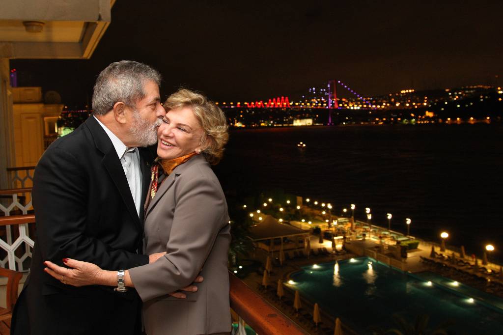 Personalidades homenageiam Marisa Letícia nas redes sociais