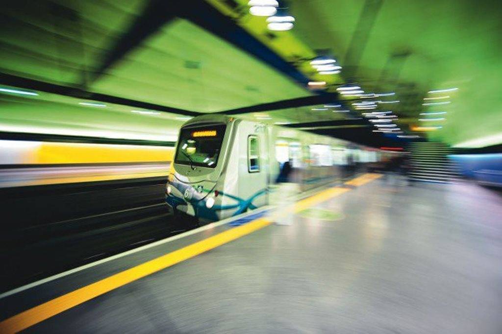 Falha na Linha 3-Vermelha lota estações do Metrô