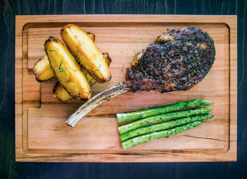 Fleming's: tomahawk de black angus