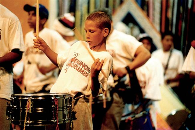 Grupo de percussão Meninos do Morumbi, mantido pela ONG Associação Meninos do Mo.jpg