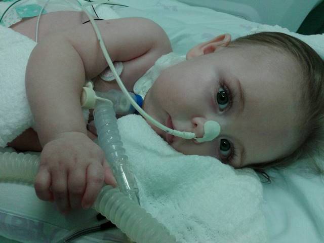 Famosos ajudam em campanha para salvar bebê com doença rara