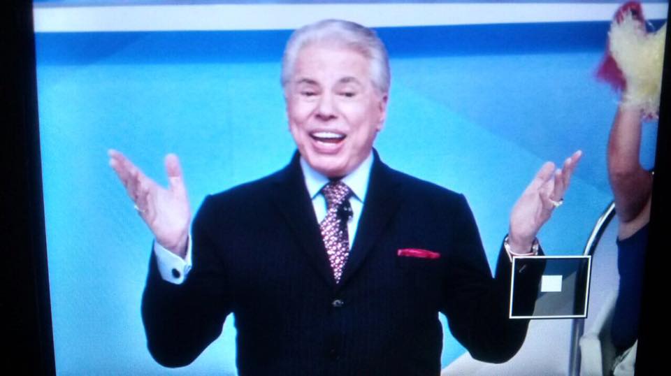 Silvio Santos estreia seu novo visual na TV