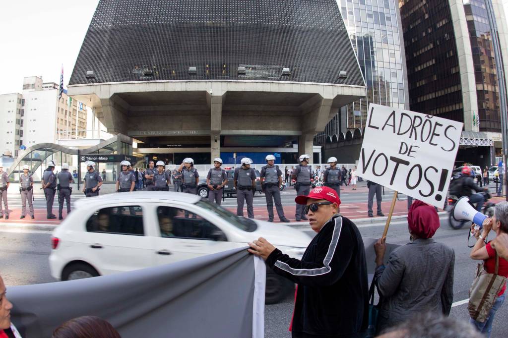 Evento com Temer na Fiesp é marcado por protesto