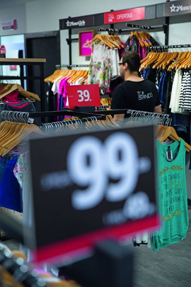 São Paulo, SP 17/04/2017 OUTLETS -Loja Top Brands. Foto: Leo Martins