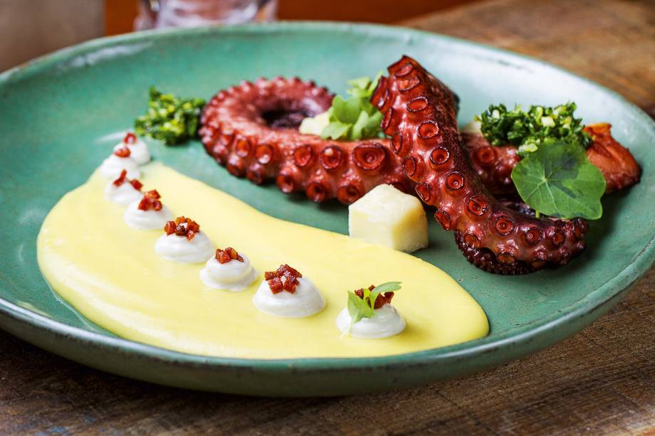 No "novo" MiCi: polvo com purê de mandioquinha, aïoli e crocante de paio No "novo" MiCi: polvo com purê de mandioquinha, aïoli e crocante de paio