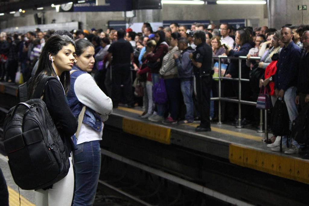 Falta de energia na Estação Sé provoca atrasos no Metrô