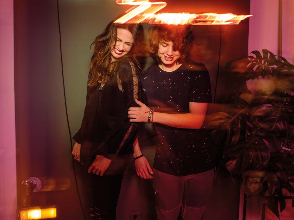 Luciana Gimenez manda mensagem para amigos sobre Lucas Jagger