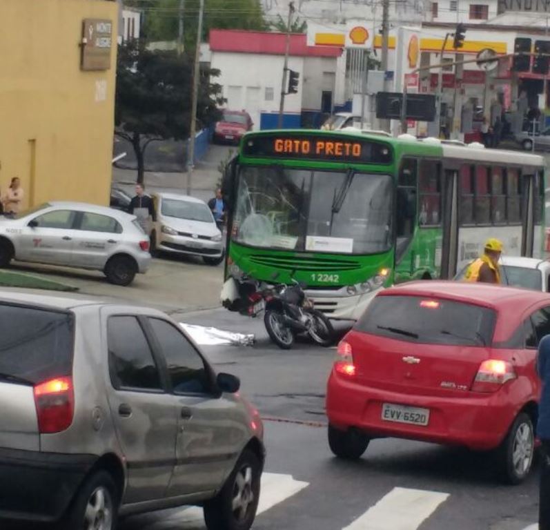 Motociclista morre em acidente com ônibus na Freguesia do Ó