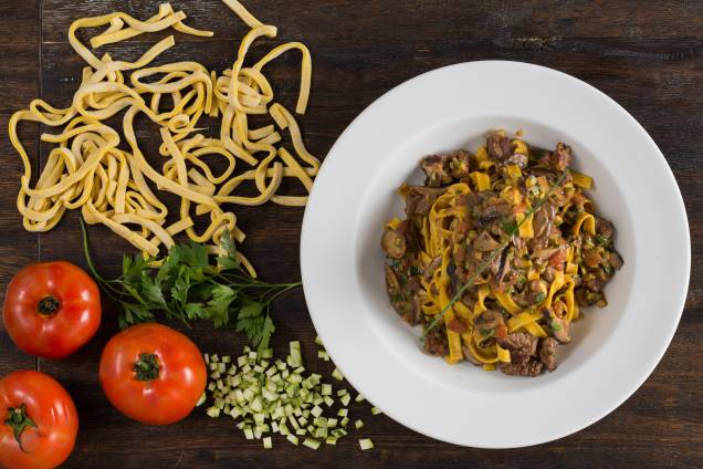 Receita do Maialini: fettuccine com filé-mignon, cogumelos, abobrinha, tomate e azeite trufado (R$ 47,00) Receita do Maialini: fettuccine com filé-mignon, cogumelos, abobrinha, tomate e azeite trufado (R$ 47,00)