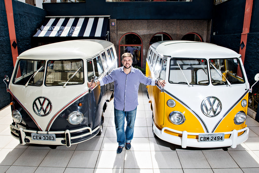 Advogado restaura Kombis e outros carros antigos no Tatuapé