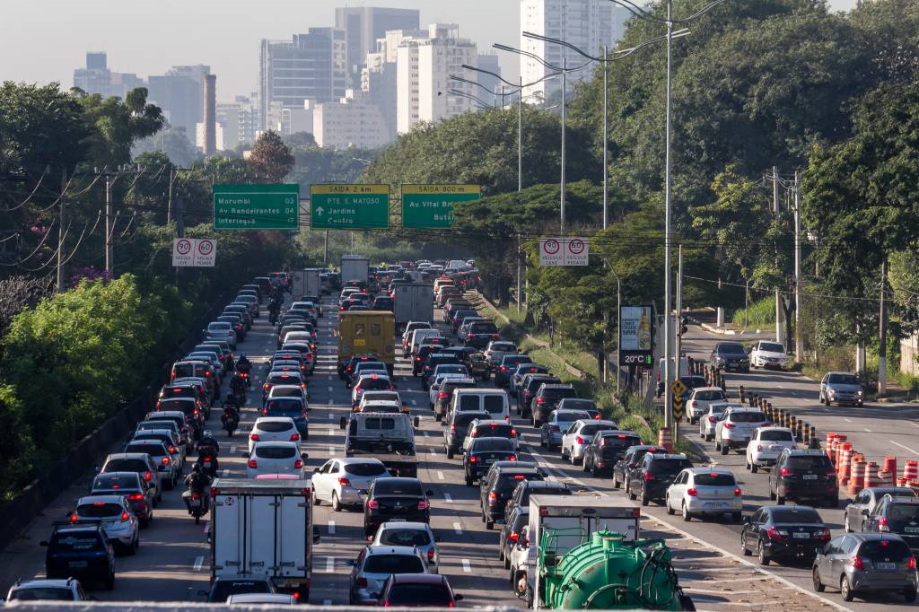 Novas regras para transporte por aplicativo passam a valer em SP