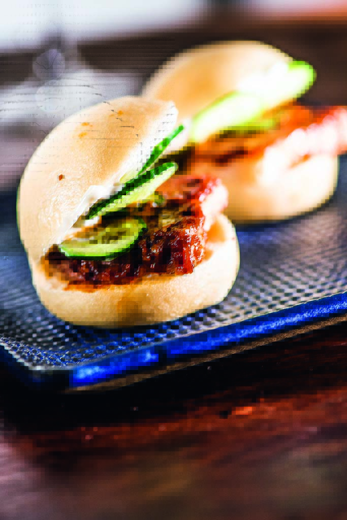 Hirá buns (pão chinês com barriga de porco e pepino