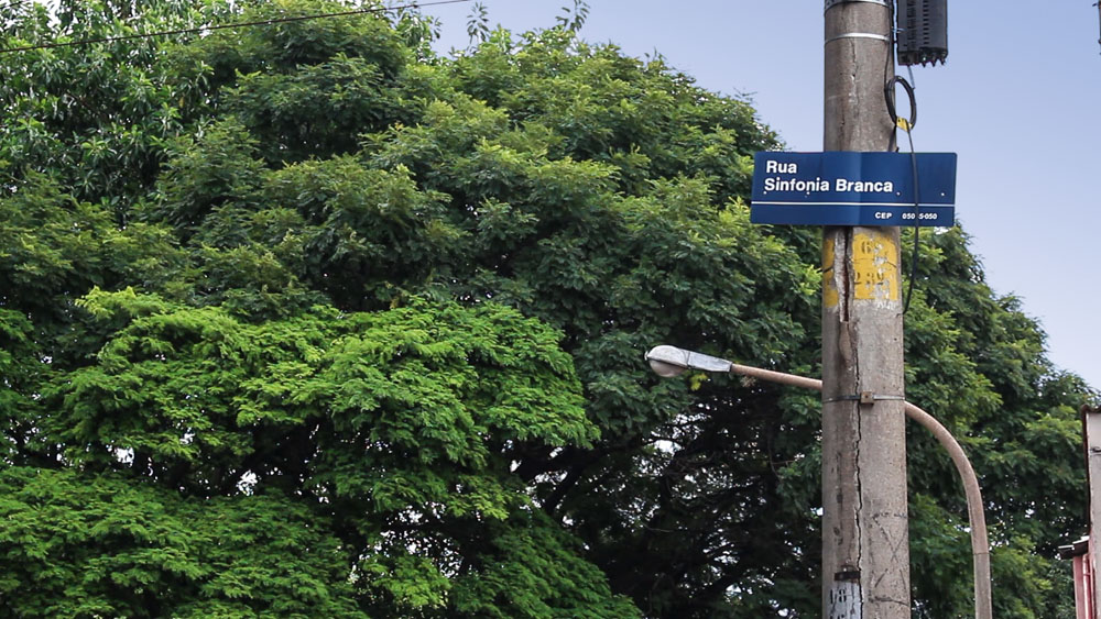 Ruas da Lapa homenageiam obras do poeta Paulo Bomfim