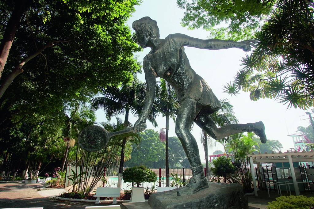 De 140 monumentos na capital, só oito homenageiam mulheres