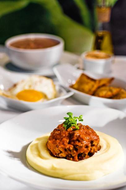 Picadinho de alcatra ao lado de purê de batata Picadinho de alcatra ao lado de purê de batata