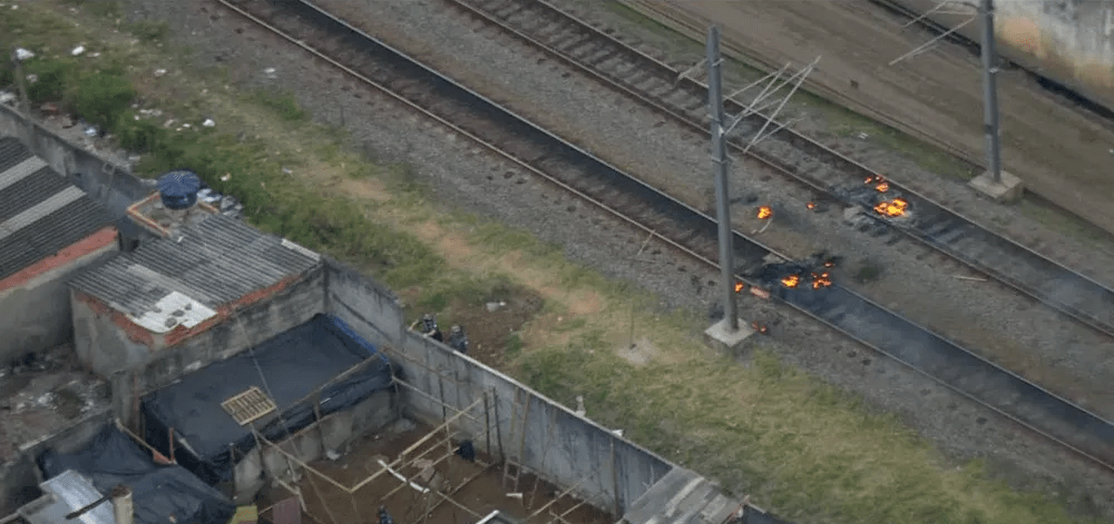 Protesto contra reintegração de posse paralisa linha 12 da CPTM